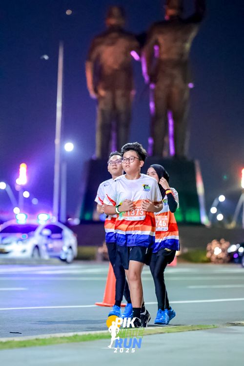 Race photo from PIK NITE RUN 2025
