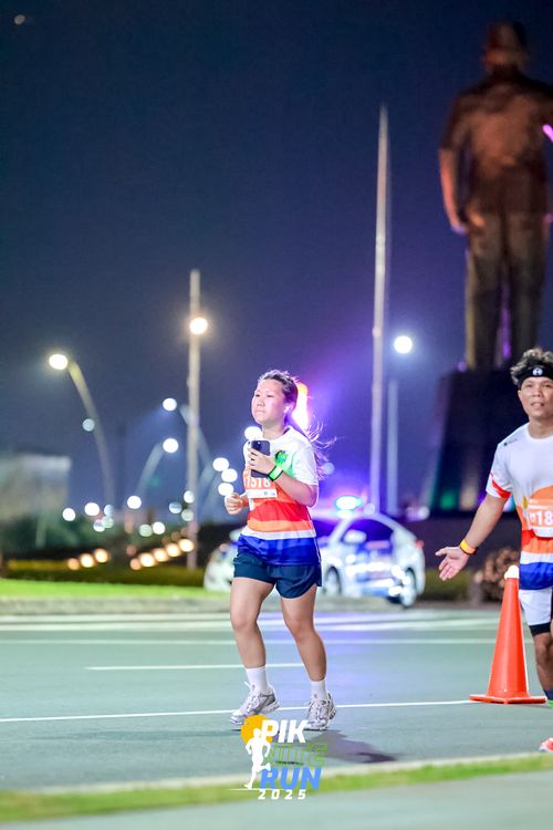 Race photo from PIK NITE RUN 2025
