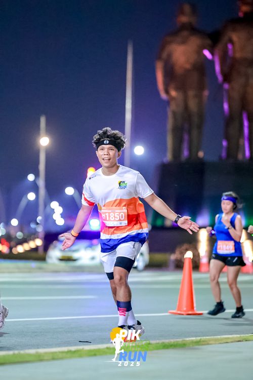 Race photo from PIK NITE RUN 2025