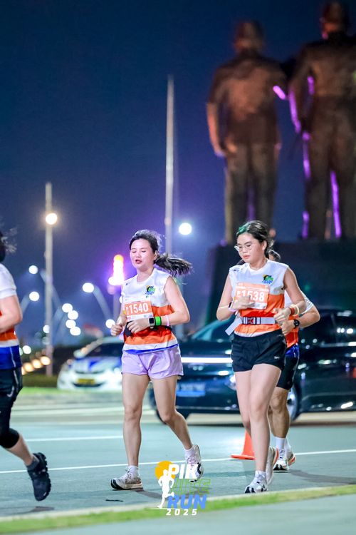 Race photo from PIK NITE RUN 2025