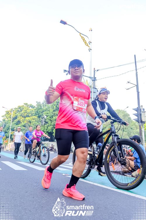 Race photo from Smartfren Run 2025 