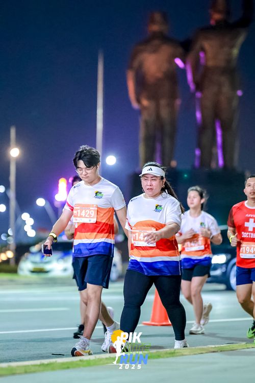 Race photo from PIK NITE RUN 2025