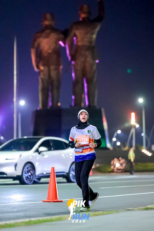 Race photo from PIK NITE RUN 2025