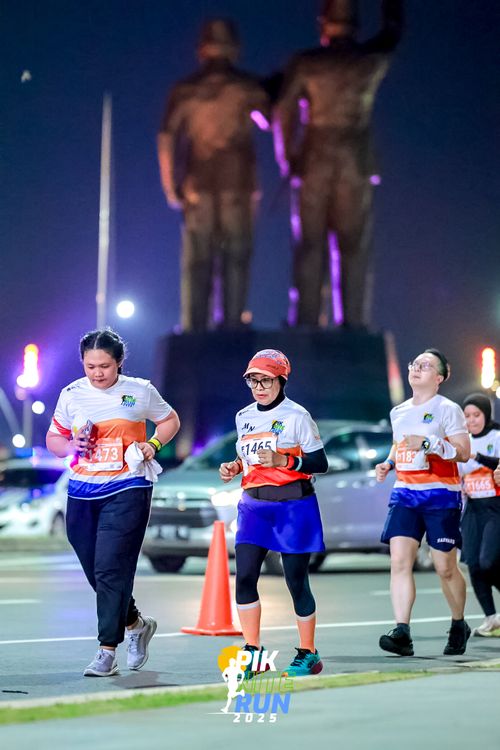 Race photo from PIK NITE RUN 2025