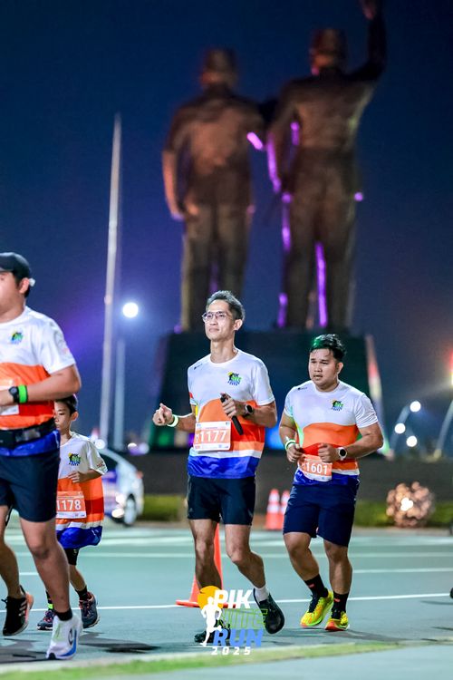 Race photo from PIK NITE RUN 2025