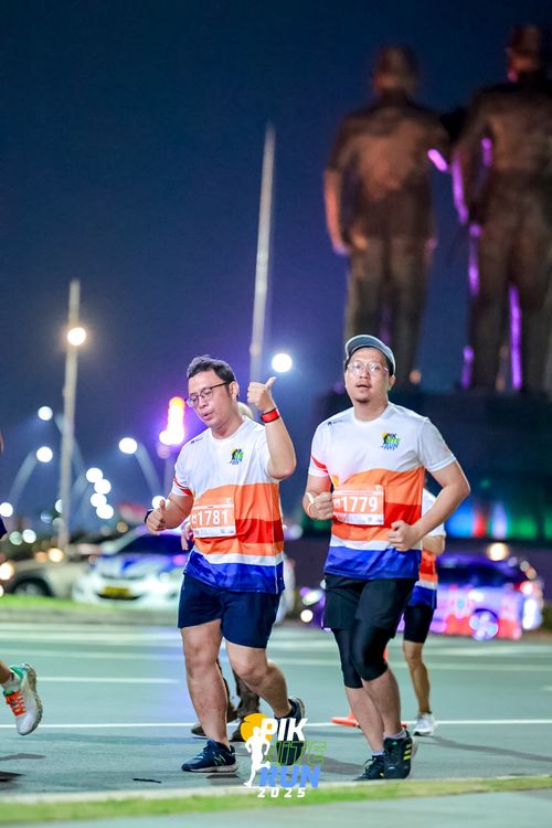 Race photo from PIK NITE RUN 2025