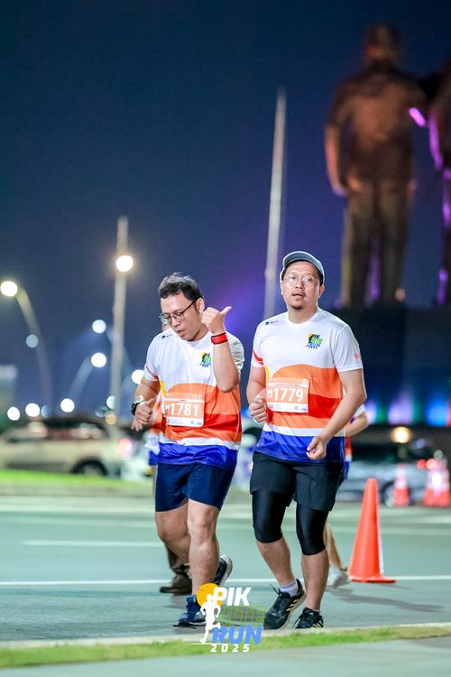 Race photo from PIK NITE RUN 2025