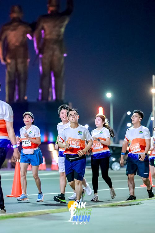 Race photo from PIK NITE RUN 2025