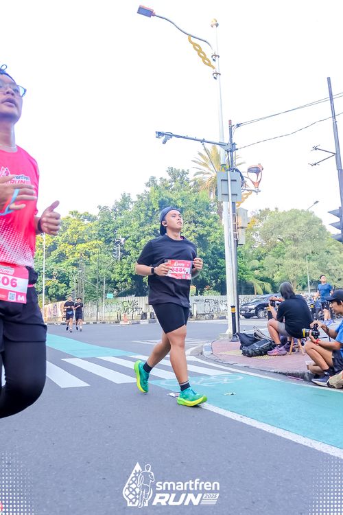 Race photo from Smartfren Run 2025 