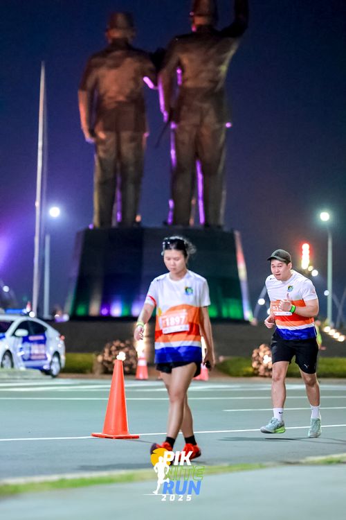 Race photo from PIK NITE RUN 2025