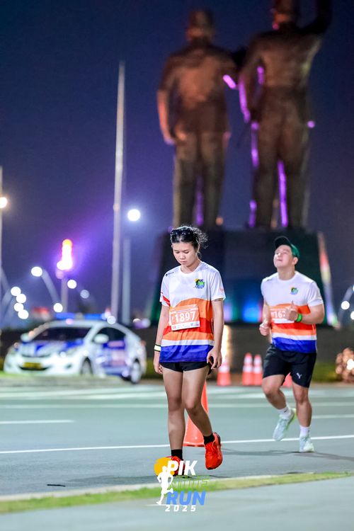 Race photo from PIK NITE RUN 2025