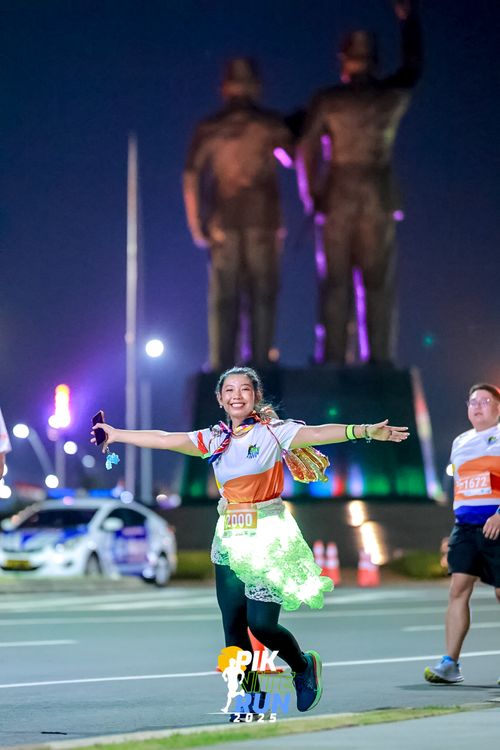Race photo from PIK NITE RUN 2025