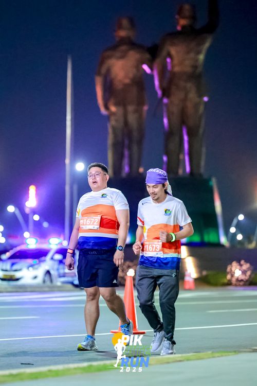 Race photo from PIK NITE RUN 2025