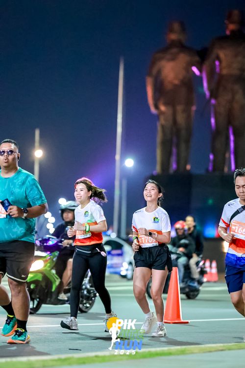 Race photo from PIK NITE RUN 2025