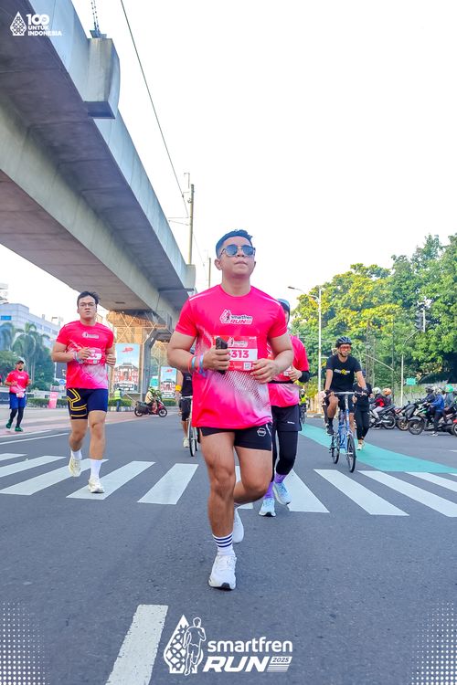 Race photo from Smartfren Run 2025 