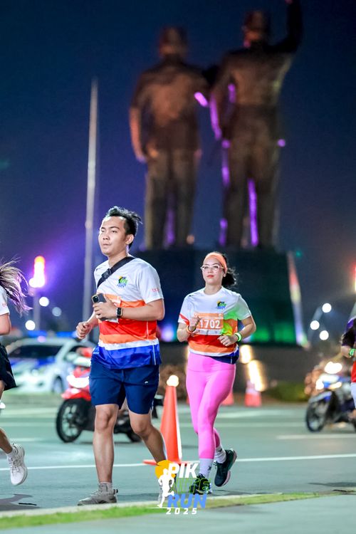 Race photo from PIK NITE RUN 2025