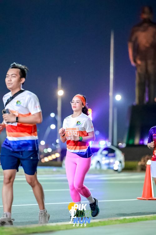 Race photo from PIK NITE RUN 2025