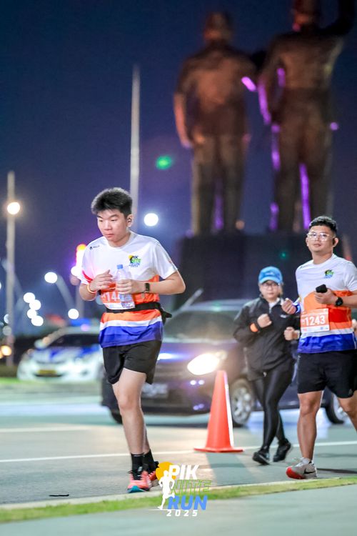 Race photo from PIK NITE RUN 2025