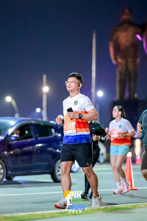Race photo from PIK NITE RUN 2025