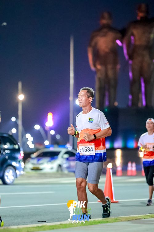 Race photo from PIK NITE RUN 2025