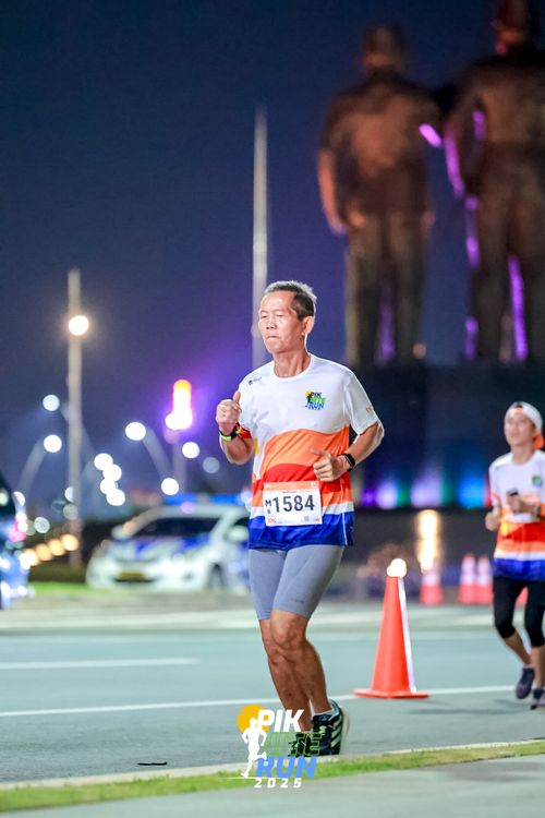 Race photo from PIK NITE RUN 2025