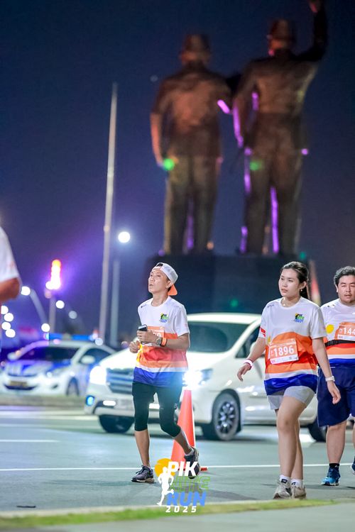 Race photo from PIK NITE RUN 2025