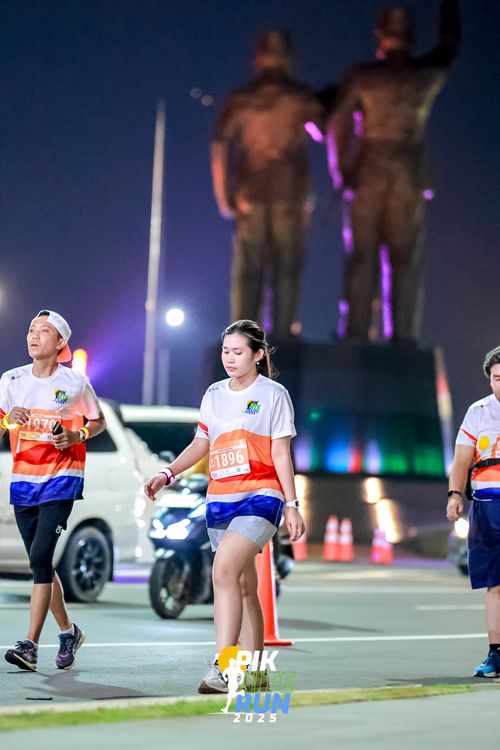Race photo from PIK NITE RUN 2025