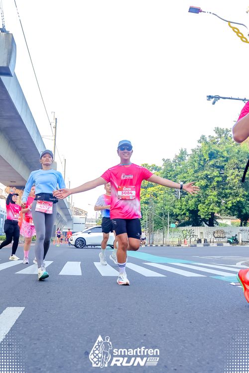 Race photo from Smartfren Run 2025 