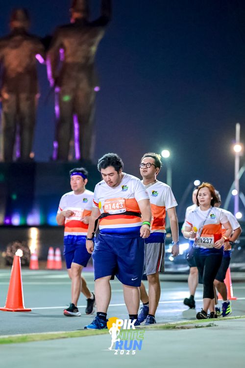 Race photo from PIK NITE RUN 2025