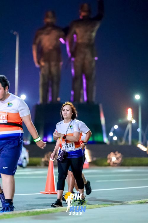 Race photo from PIK NITE RUN 2025