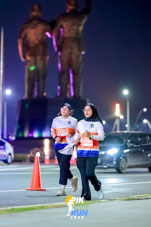 Race photo from PIK NITE RUN 2025