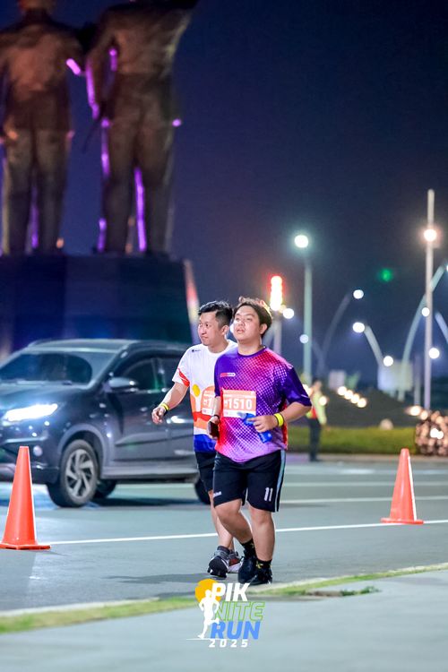Race photo from PIK NITE RUN 2025