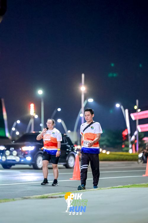 Race photo from PIK NITE RUN 2025