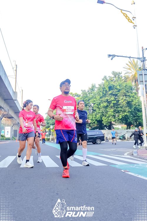 Race photo from Smartfren Run 2025 