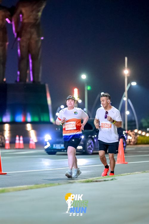 Race photo from PIK NITE RUN 2025