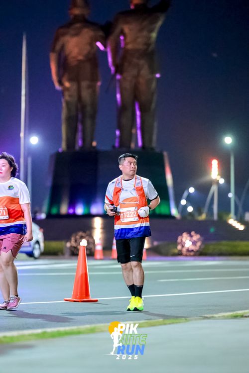 Race photo from PIK NITE RUN 2025