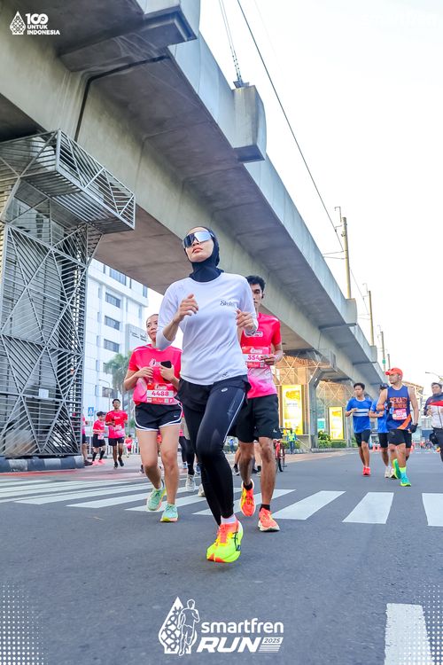 Race photo from Smartfren Run 2025 