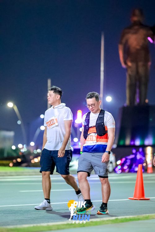 Race photo from PIK NITE RUN 2025