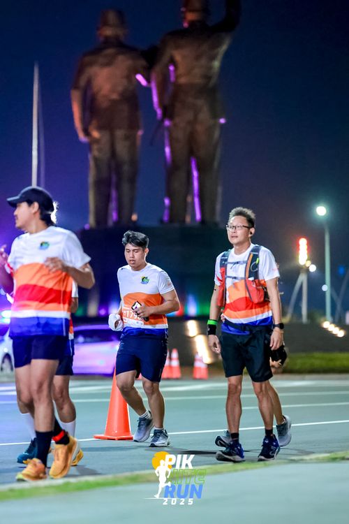 Race photo from PIK NITE RUN 2025