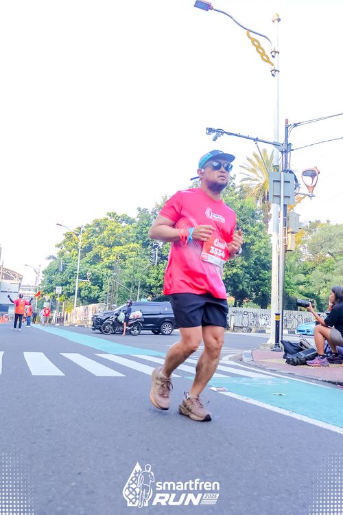 Race photo from Smartfren Run 2025 