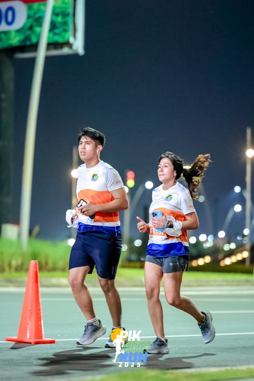 Race photo from PIK NITE RUN 2025