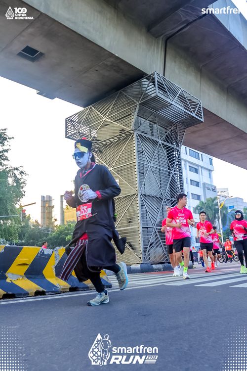 Race photo from Smartfren Run 2025 