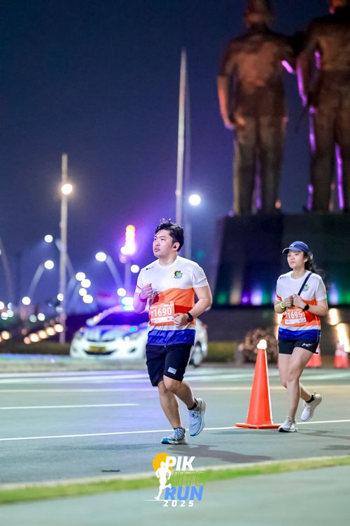 Race photo from PIK NITE RUN 2025