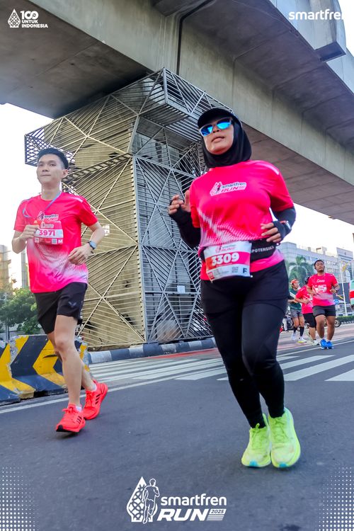 Race photo from Smartfren Run 2025 