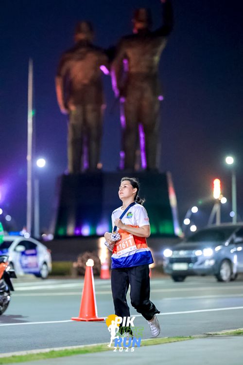 Race photo from PIK NITE RUN 2025