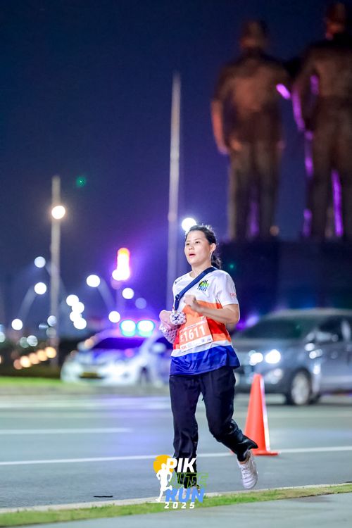 Race photo from PIK NITE RUN 2025
