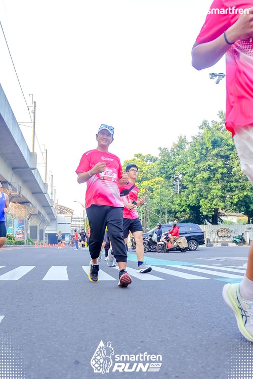 Race photo from Smartfren Run 2025 