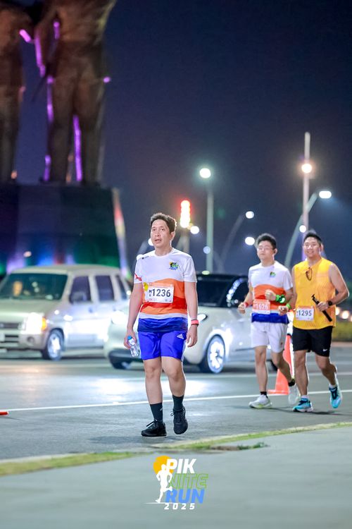Race photo from PIK NITE RUN 2025