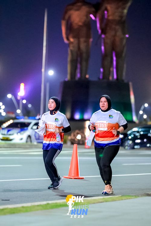 Race photo from PIK NITE RUN 2025