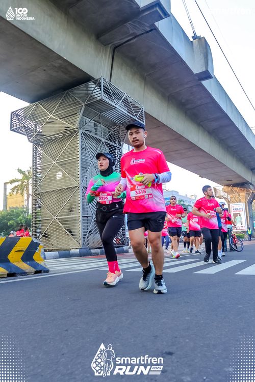 Race photo from Smartfren Run 2025 